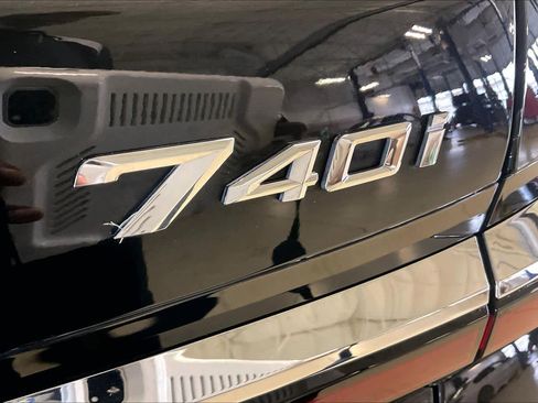 Used 2025 BMW 740i image 9