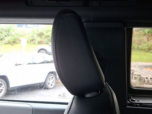 Certified 2024 Ford Bronco Black Diamond image 17