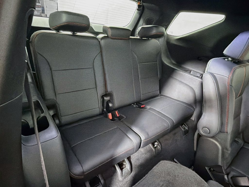 Used 2025 Chevrolet Traverse RS w/ LPO, Floor Liner Package AWD/4WD image 28