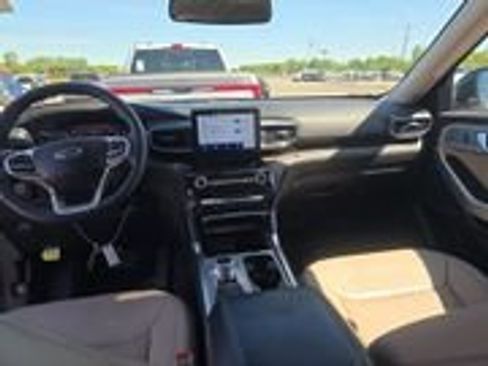 Used 2023 Ford Explorer Limited w/ Equipment Group 301A AWD/4WD image 13