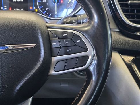 Used 2020 Chrysler Pacifica Touring-L image 31