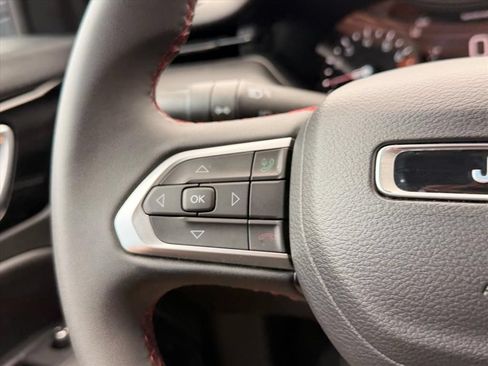 Used 2025 Jeep Compass Trailhawk AWD/4WD image 15