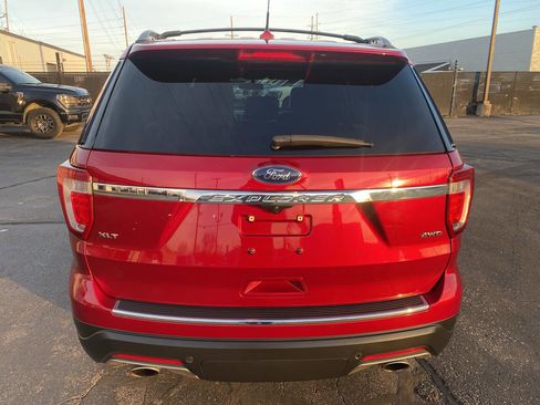 Used 2018 Ford Explorer XLT w/ Equipment Group 202A image 10