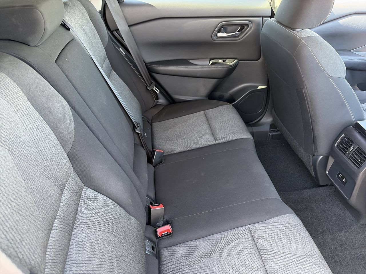 Used 2025 Nissan Rogue SV FWD image 23