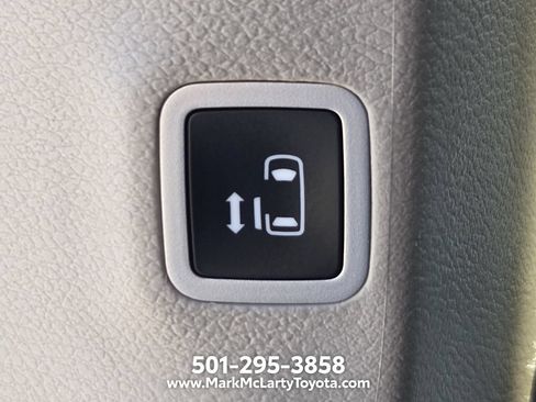 Used 2022 Chrysler Voyager LX FWD image 16