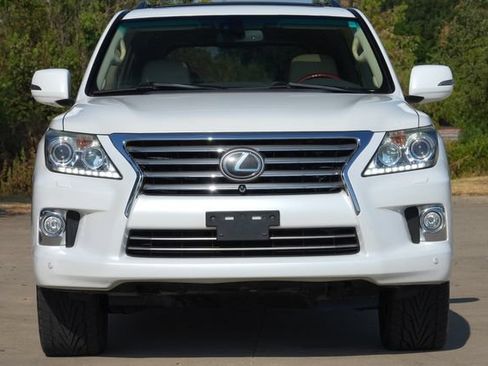 Used 2013 Lexus LX 570 4WD w/ Luxury Pkg w/Pre-crash image 10