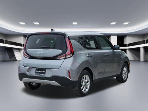 Certified 2025 Kia Soul LX w/ LX Technology Package FWD image 5