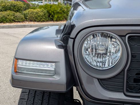 Used 2024 Jeep Wrangler Unlimited AWD/4WD image 10