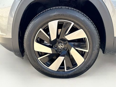 Used 2024 Volkswagen Atlas Cross Sport SE image 41