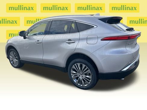 Used 2023 Toyota Venza XLE image 6