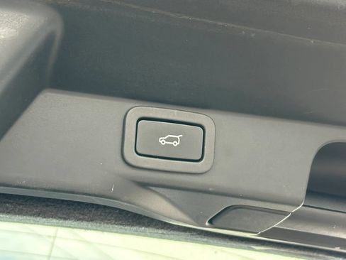 Used 2014 Land Rover Range Rover Sport HSE AWD/4WD image 18