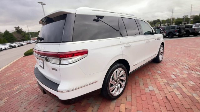 Used 2024 Lincoln Navigator Premiere AWD/4WD image 9