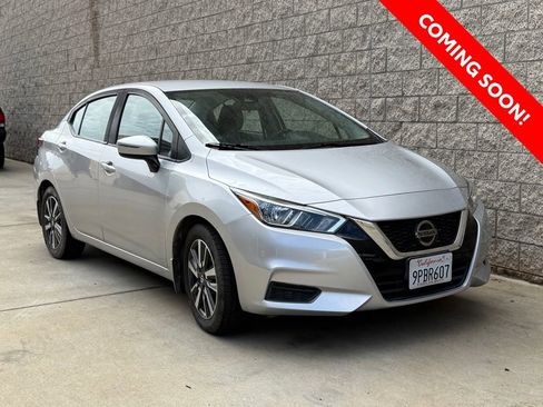 Used 2021 Nissan Versa SV image 2