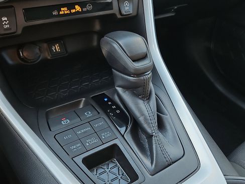 Used 2025 Toyota RAV4 XLE image 14