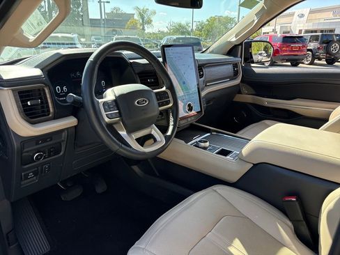 Used 2023 Ford Expedition Limited image 6
