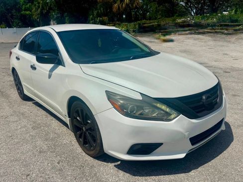 Used 2017 Nissan Altima 2.5 SR w/ Midnight Edition Package FWD image 10