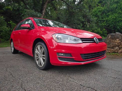 Used 2015 Volkswagen Golf TDI SE FWD image 2
