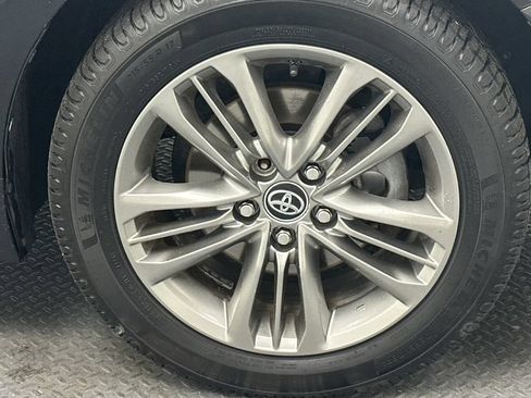 Used 2016 Toyota Camry SE w/ Moonroof Package FWD image 19