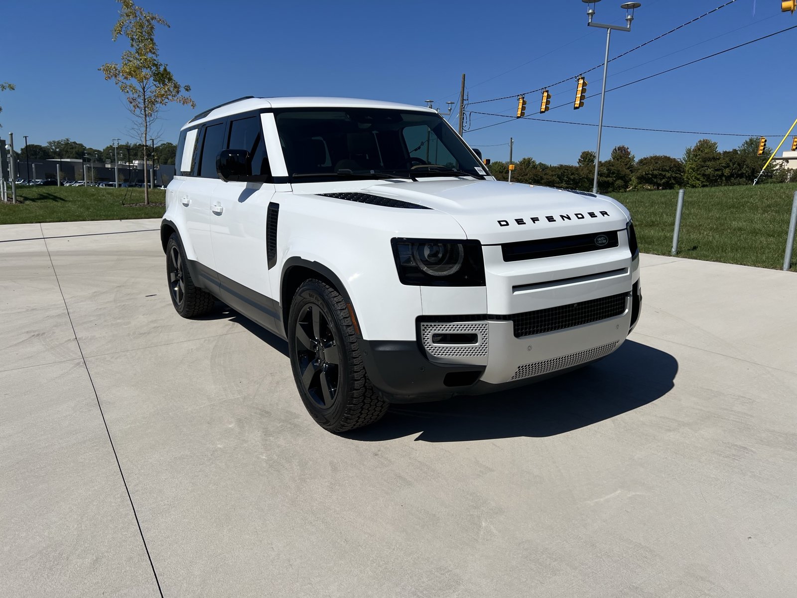 Used 2025 Land Rover Defender 110 S AWD/4WD image 2