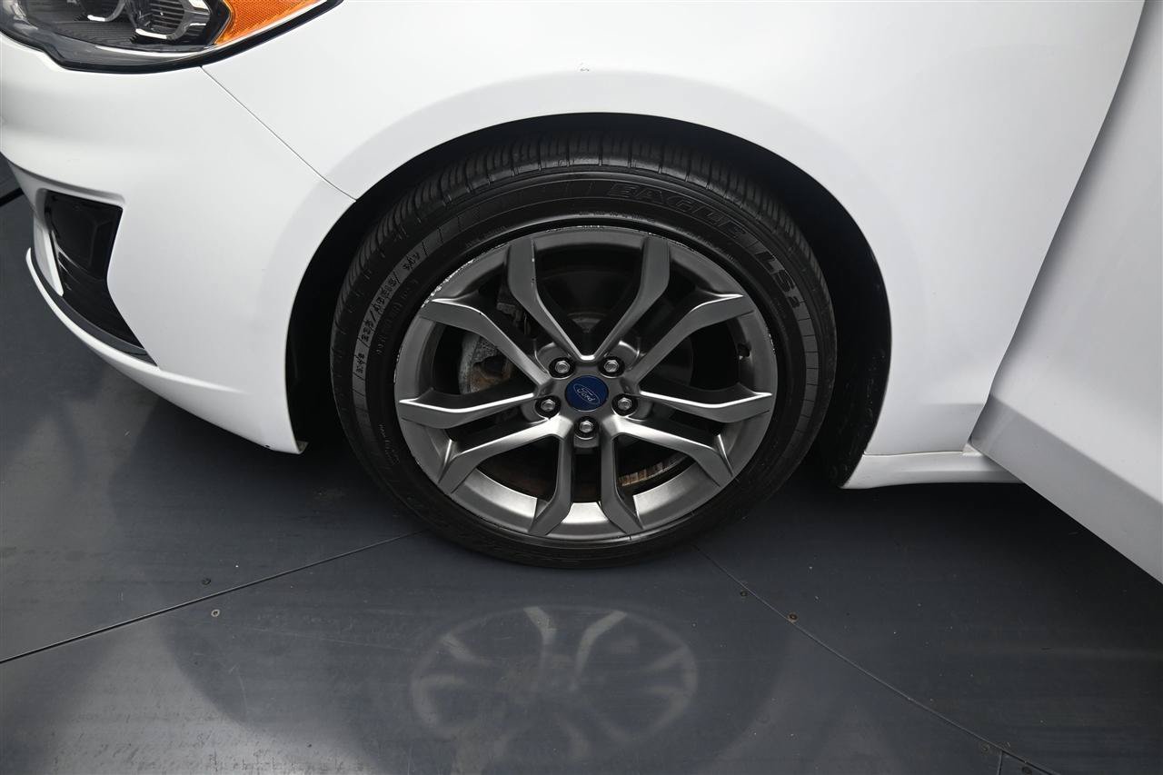 Used 2020 Ford Fusion SEL FWD image 16
