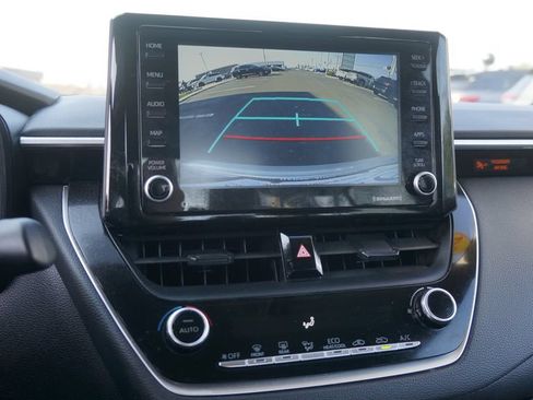 Used 2022 Toyota Corolla LE FWD image 14