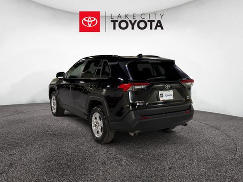 Used 2021 Toyota RAV4 XLE AWD/4WD image 5