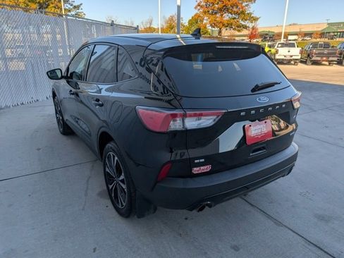 Used 2022 Ford Escape SE w/ SE Sport Appearance Package image 21