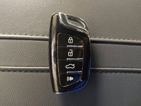 Used 2020 Chevrolet Blazer LT FWD image 32