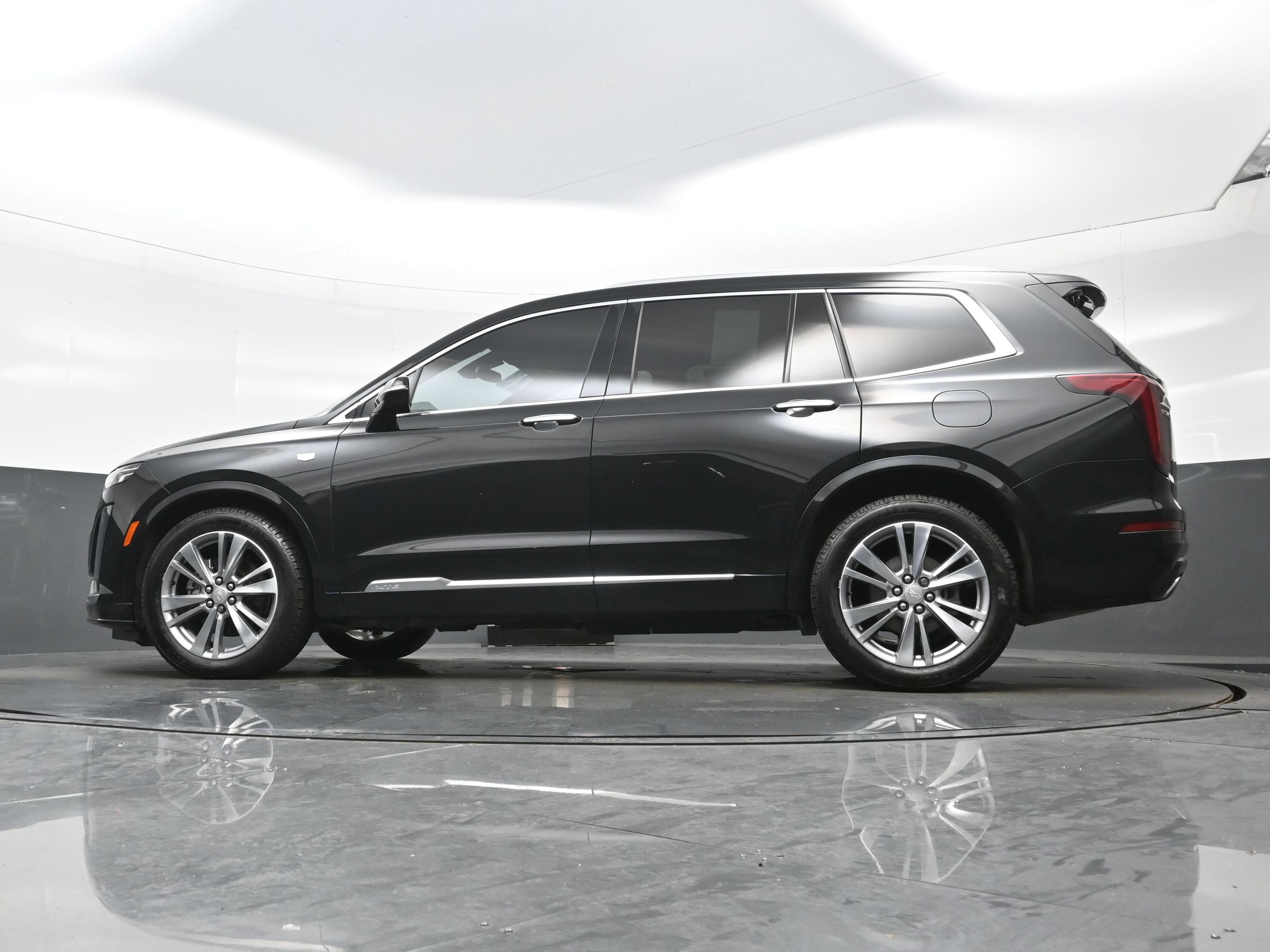 Used 2023 Cadillac XT6 Premium Luxury FWD image 28
