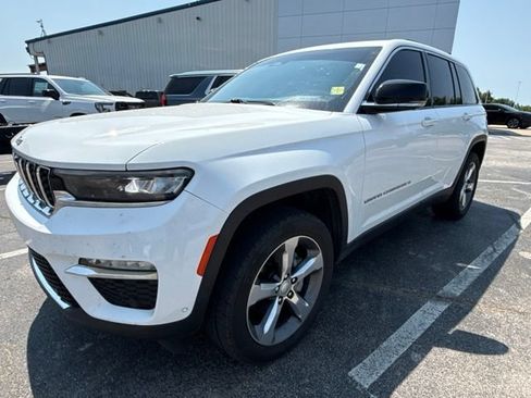 Used 2022 Jeep Grand Cherokee Limited w/ Luxury Tech Group II AWD/4WD image 5