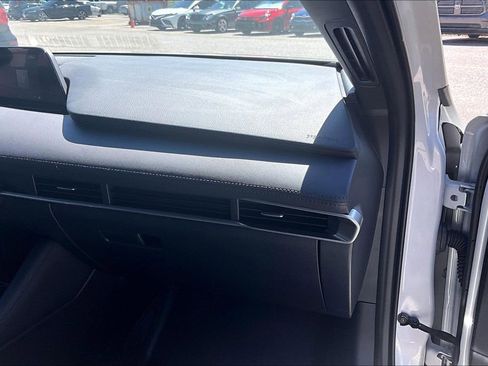 Used 2024 MAZDA MAZDA3 s FWD image 23