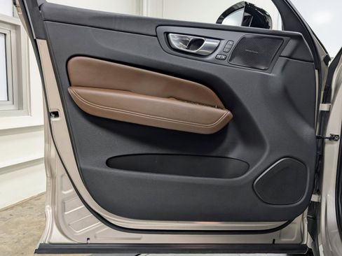 Used 2024 Volvo XC60 B5 Ultimate image 12