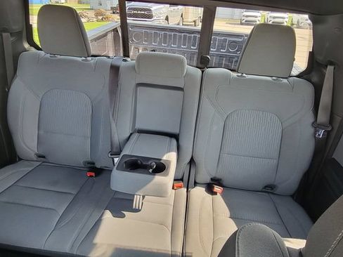 Used 2022 RAM 1500 Big Horn AWD/4WD image 14