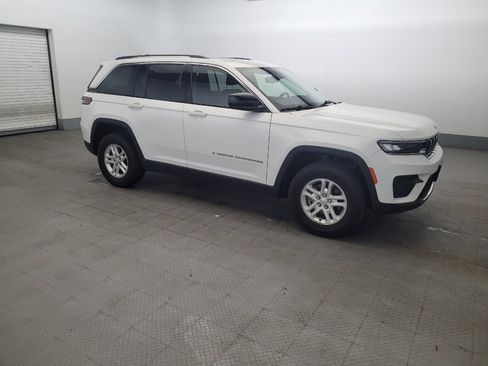 Used 2023 Jeep Grand Cherokee Laredo AWD/4WD image 11