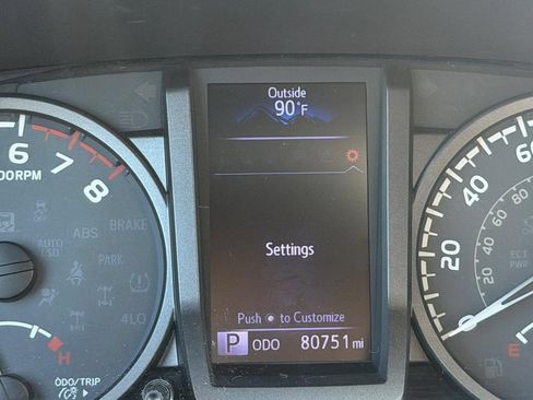 Used 2017 Toyota Tacoma TRD Off-Road w/ Tow Package (A/T) AWD/4WD image 21