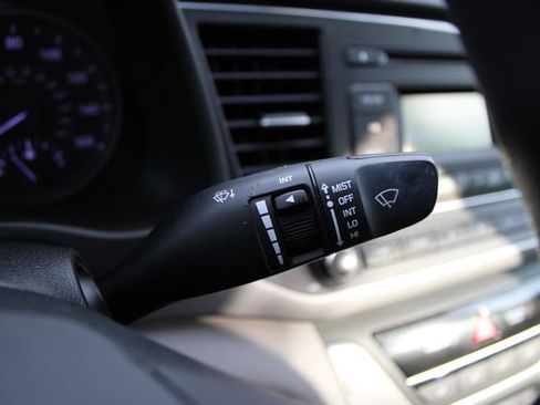 Used 2017 Hyundai Elantra SE FWD image 5