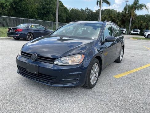 Used 2017 Volkswagen Golf S AWD/4WD image 3