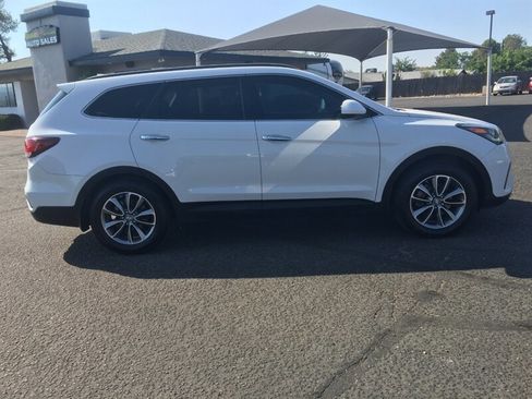 Used 2017 Hyundai Santa Fe SE image 3