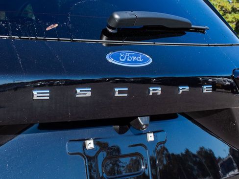 Used 2025 Ford Escape SE w/ PHEV Premium Package image 10