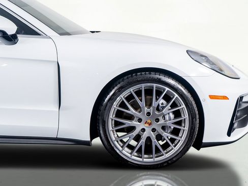 Used 2024 Porsche Panamera 4 w/ Premium Package image 38