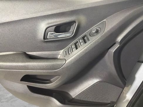 Used 2020 Chevrolet Trax LT w/ Driver Confidence Package FWD image 25