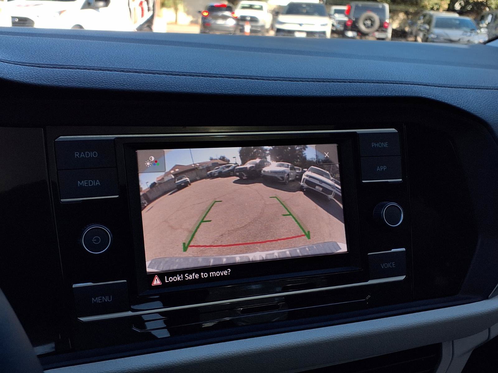 Used 2024 Volkswagen Jetta SE w/ Panoramic Sunroof Package FWD image 9