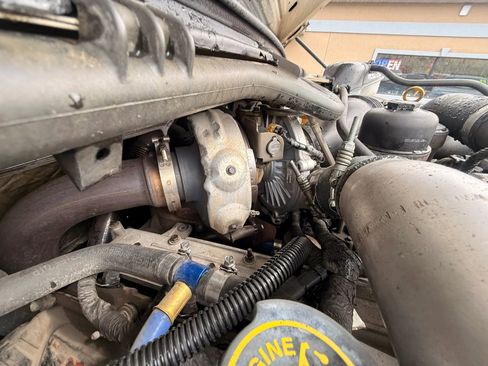 Used 2006 Ford F550 2WD Regular Cab Super Duty image 19
