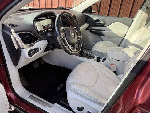 Used 2019 Jeep Cherokee Limited AWD/4WD image 11