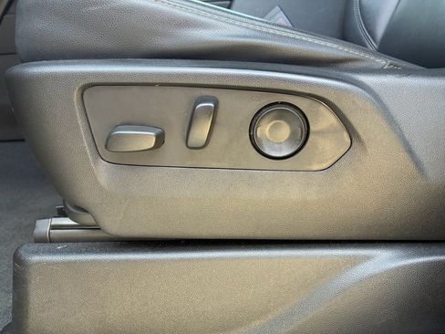 Used 2021 Chevrolet Tahoe Z71 w/ Z71 Off-Road Package image 11