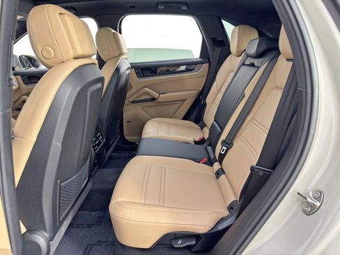 Used 2025 Porsche Cayenne E-Hybrid image 41