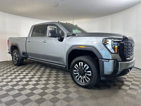 Used 2025 GMC Sierra 2500 Denali Ultimate image 2