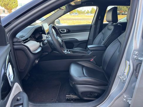 Used 2025 Jeep Compass Limited AWD/4WD image 28
