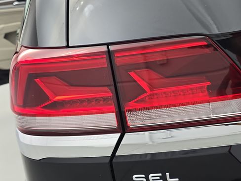 Used 2023 Volkswagen Atlas SEL AWD/4WD image 37