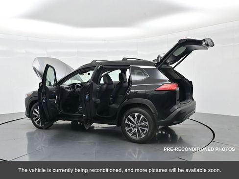 Used 2023 Toyota Corolla Cross XLE w/ Convenience Package image 40